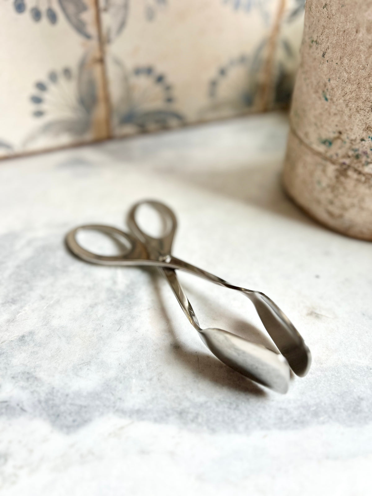 Tongs