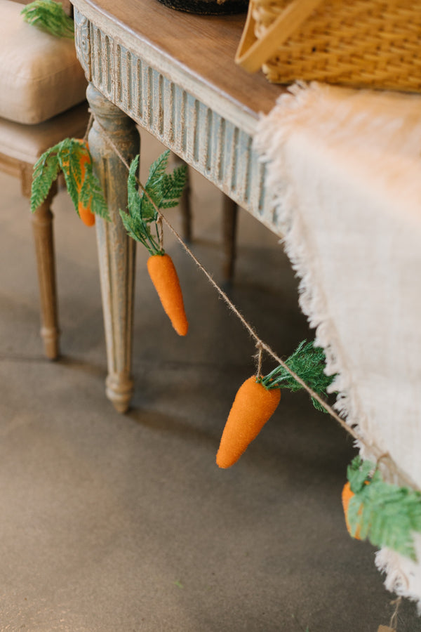 Flocked Carrot Garland 108"