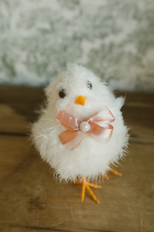 8.5" White Chicks with Bow (Asst)