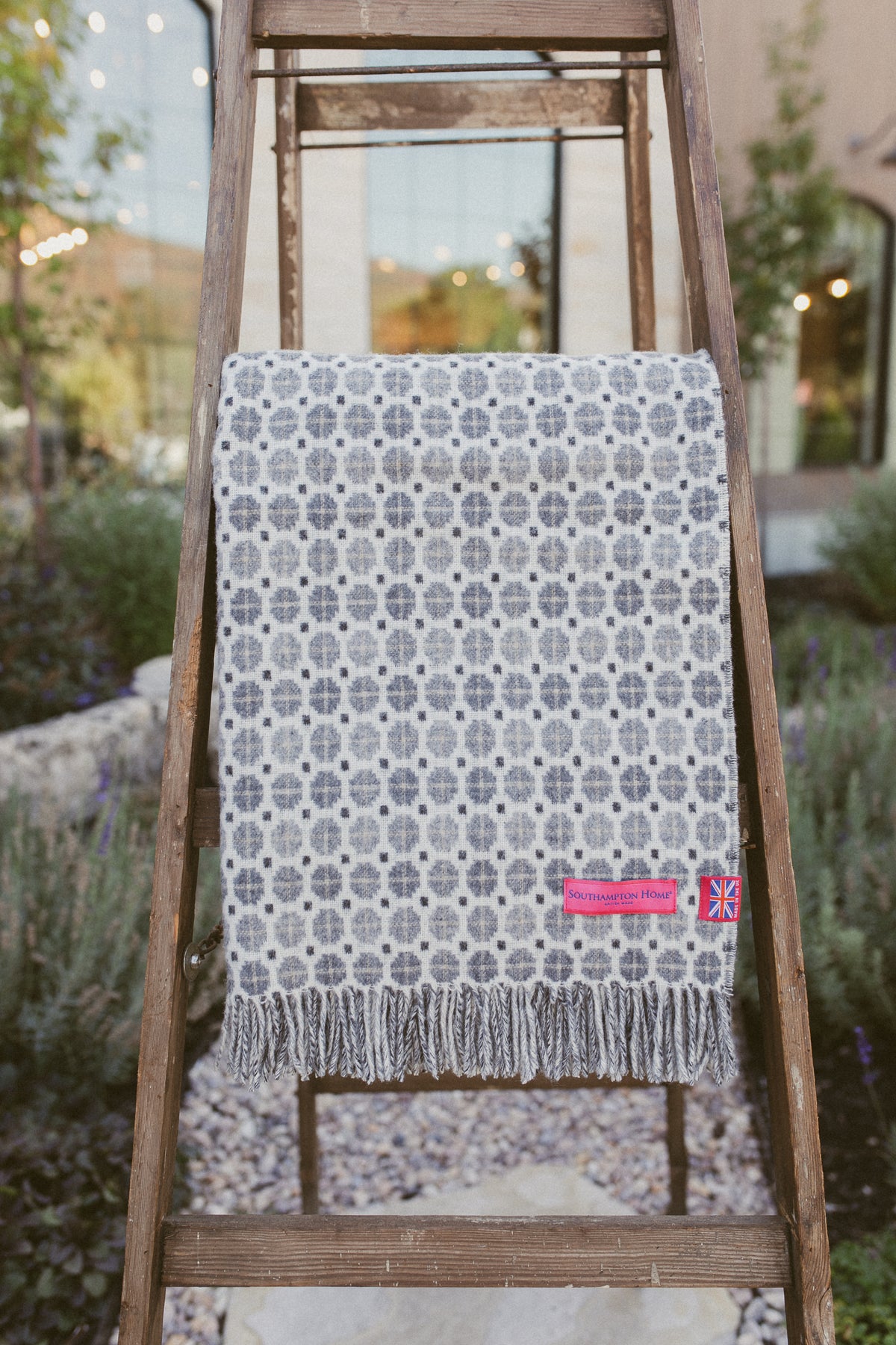 Southampton Home Merino Wool Medallion (Grey)