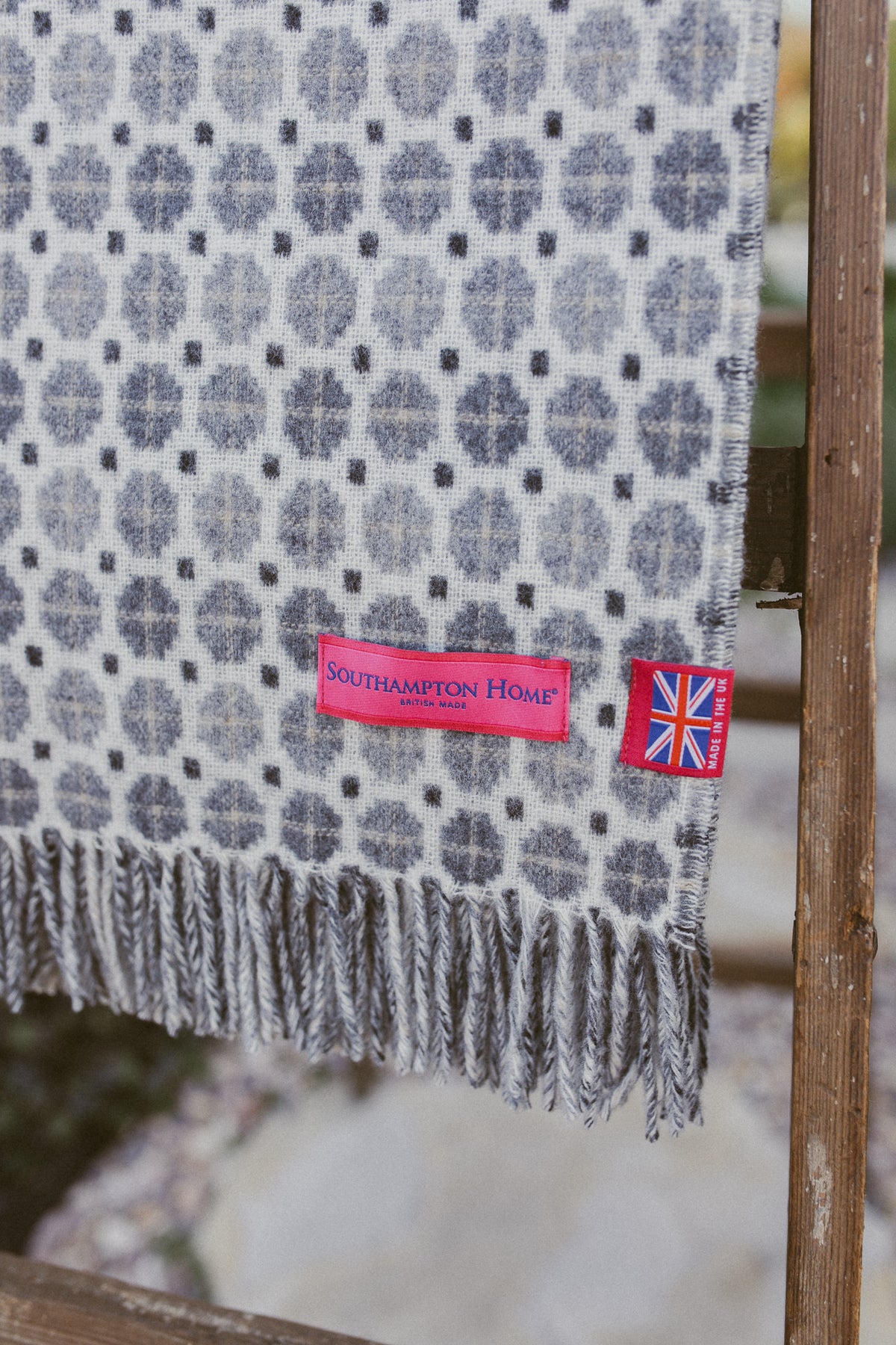 Southampton Home Merino Wool Medallion (Grey)