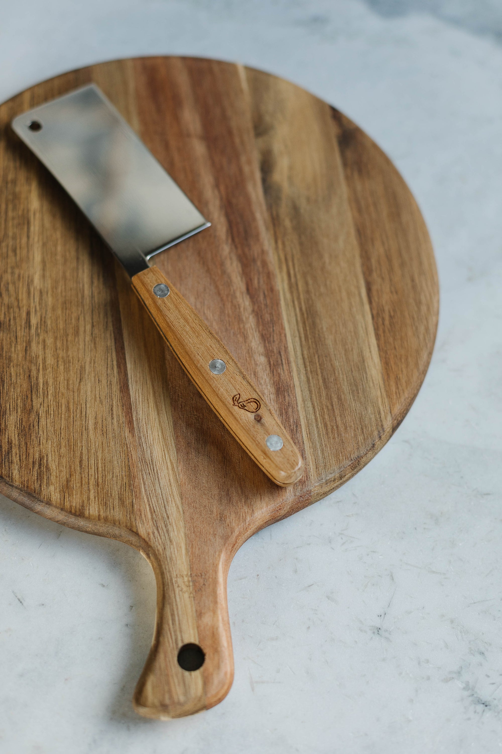Round Charcuterie Board w/ Knife