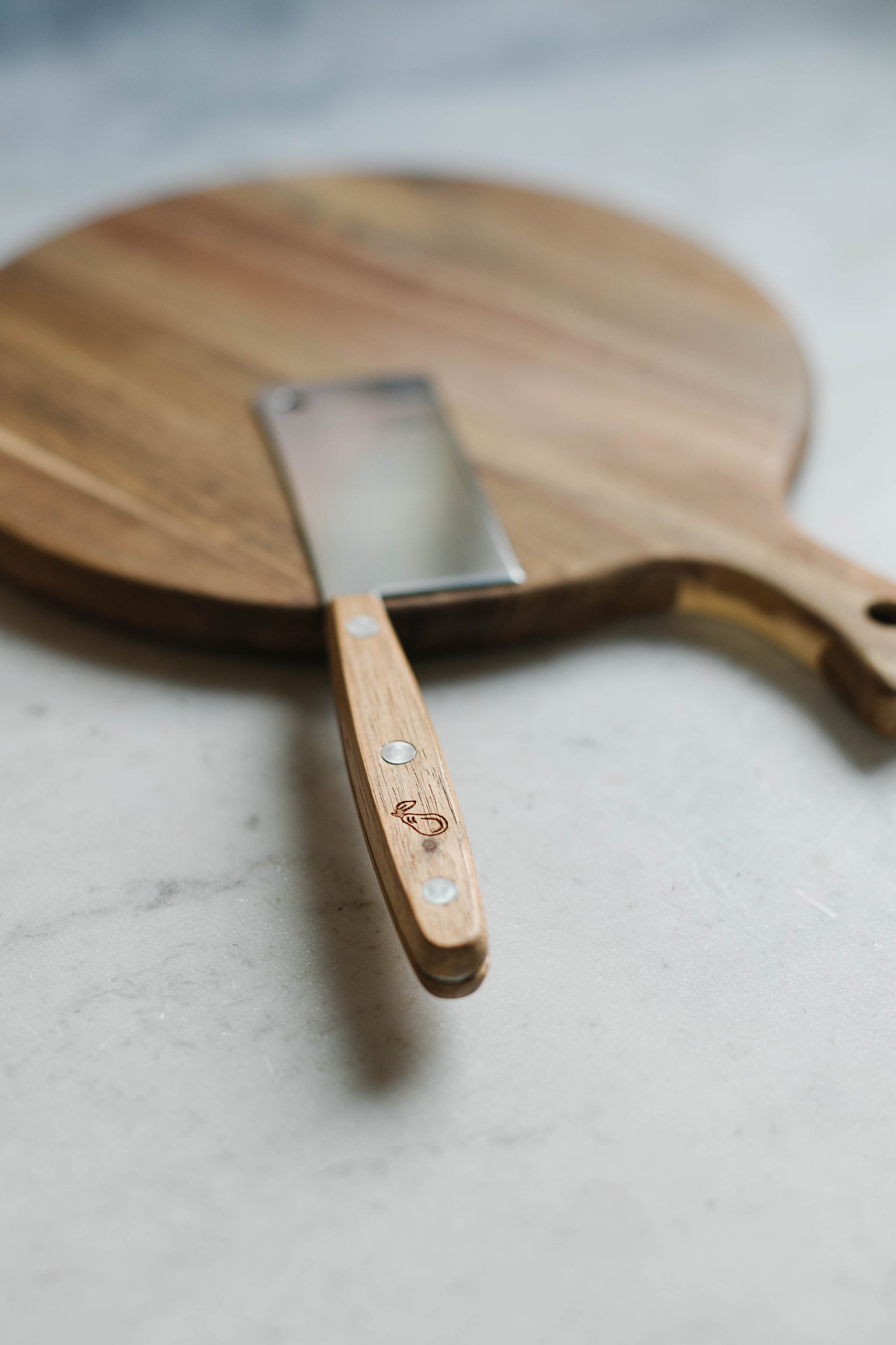 Round Charcuterie Board w/ Knife