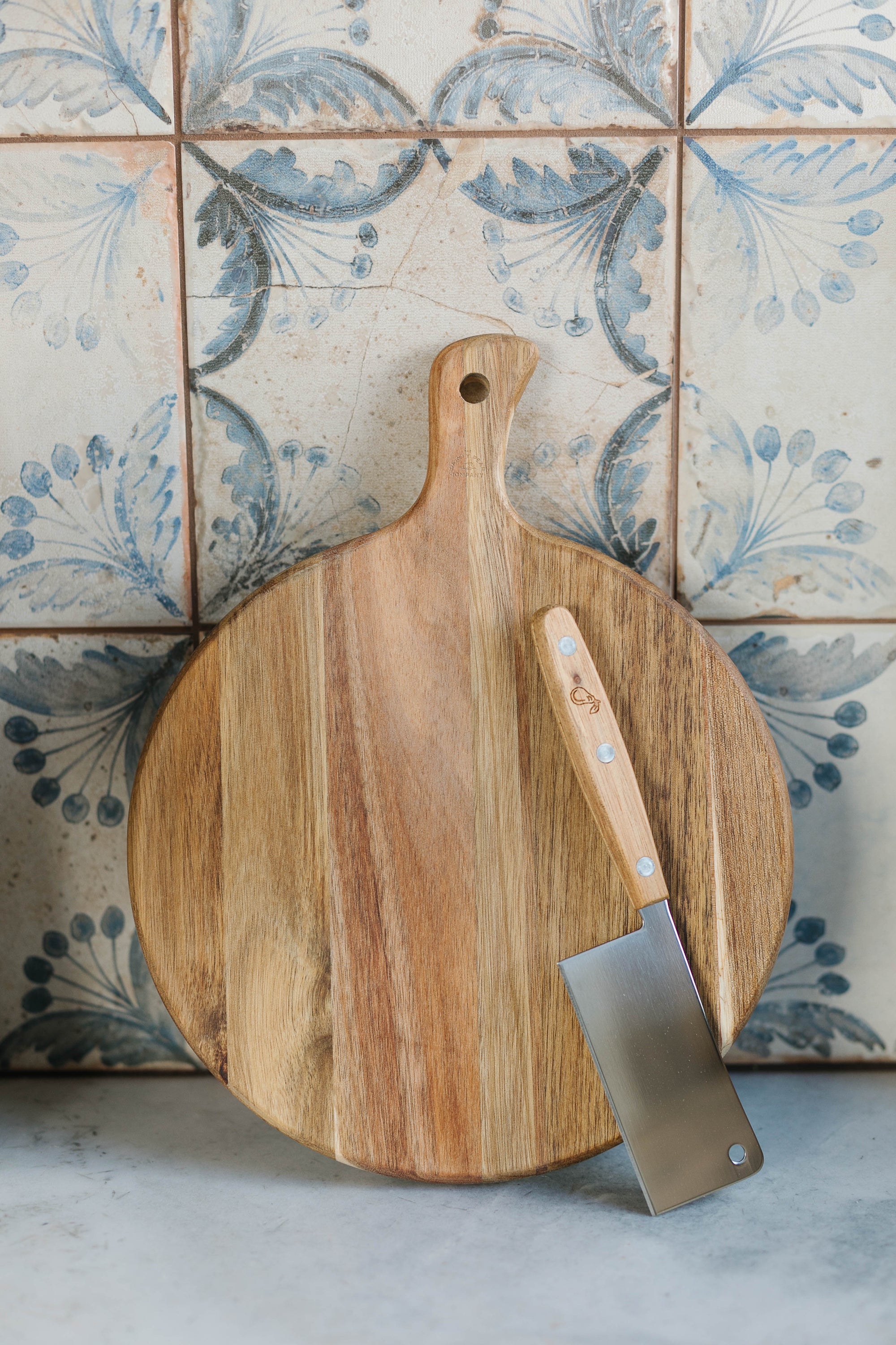 Round Charcuterie Board w/ Knife